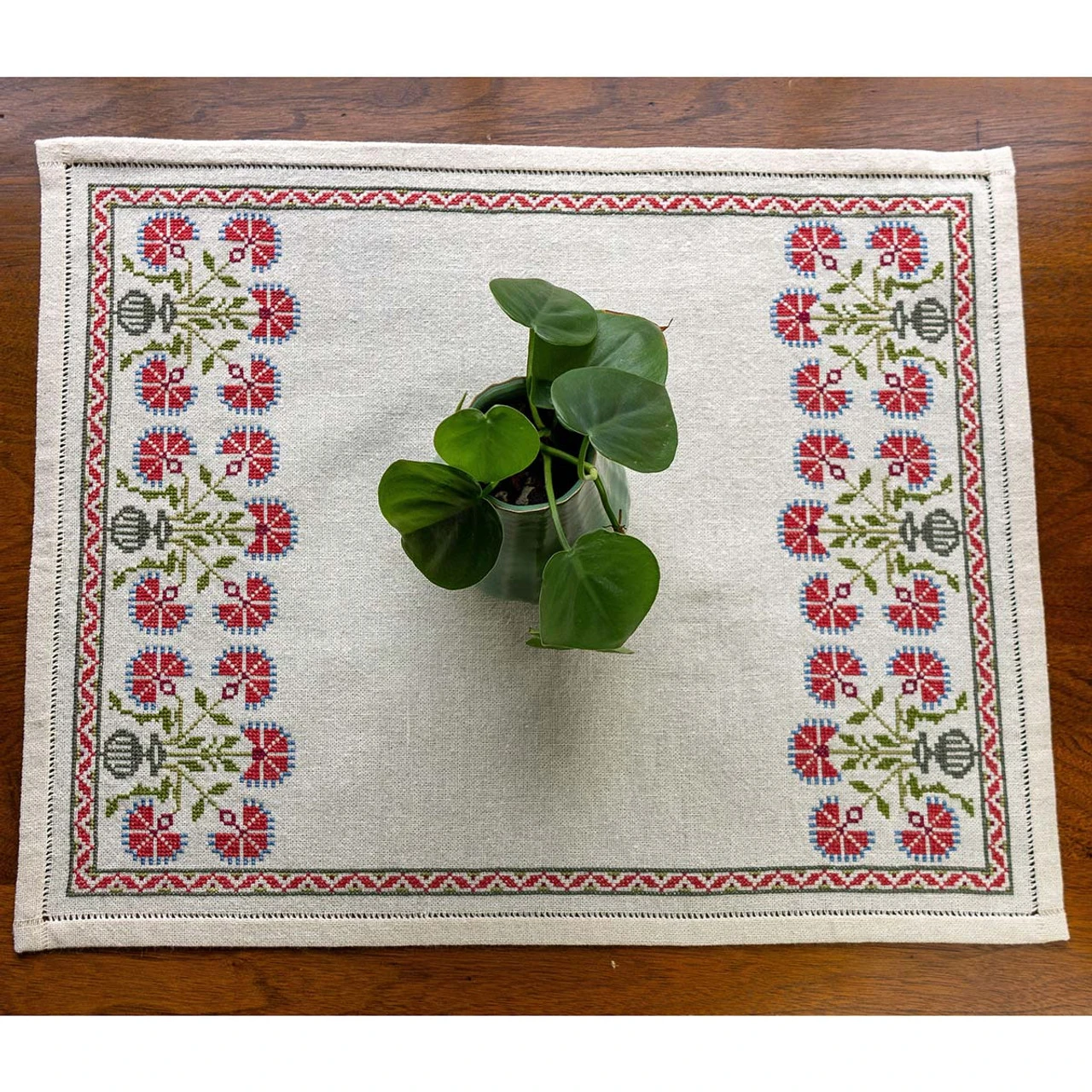 Avlea Folk Embroidery Peloponnesian Poppies Table Topper Counted Cross-Stitch Kit 2 Avlea Folk Embroidery Peloponnesian Poppies Table Topper Counted Cross-Stitch Kit - Image 2